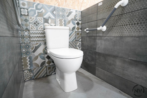 Showroom wc avec maintien - Sénior Bains